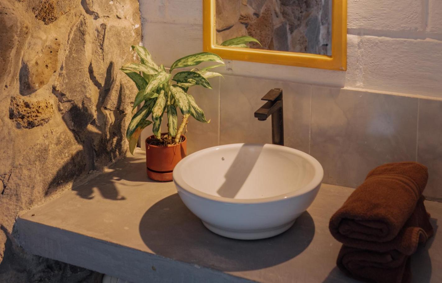 Hostal Pimampiro Puerto Baquerizo Moreno Bagian luar foto