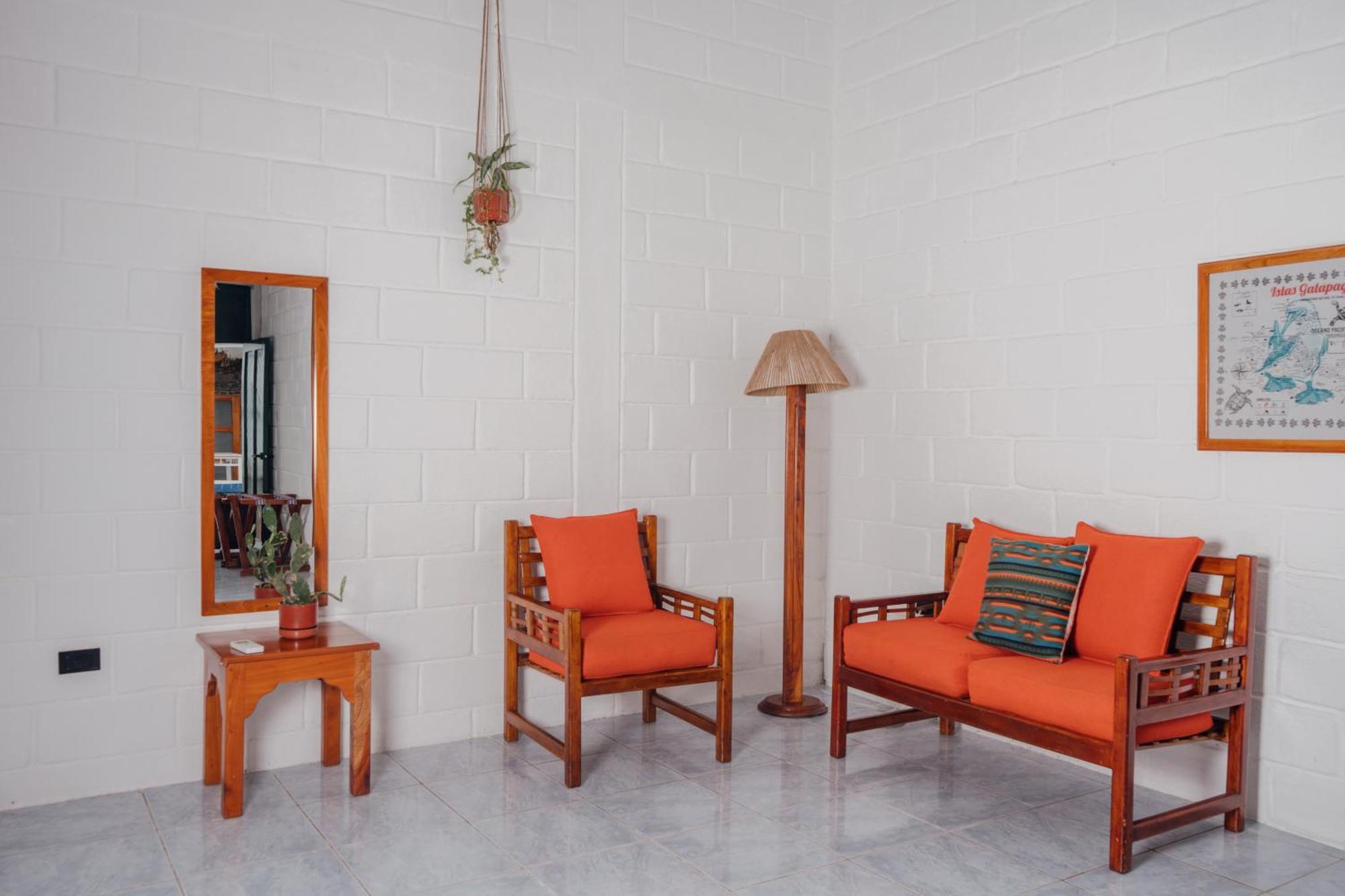 Hostal Pimampiro Puerto Baquerizo Moreno Bagian luar foto