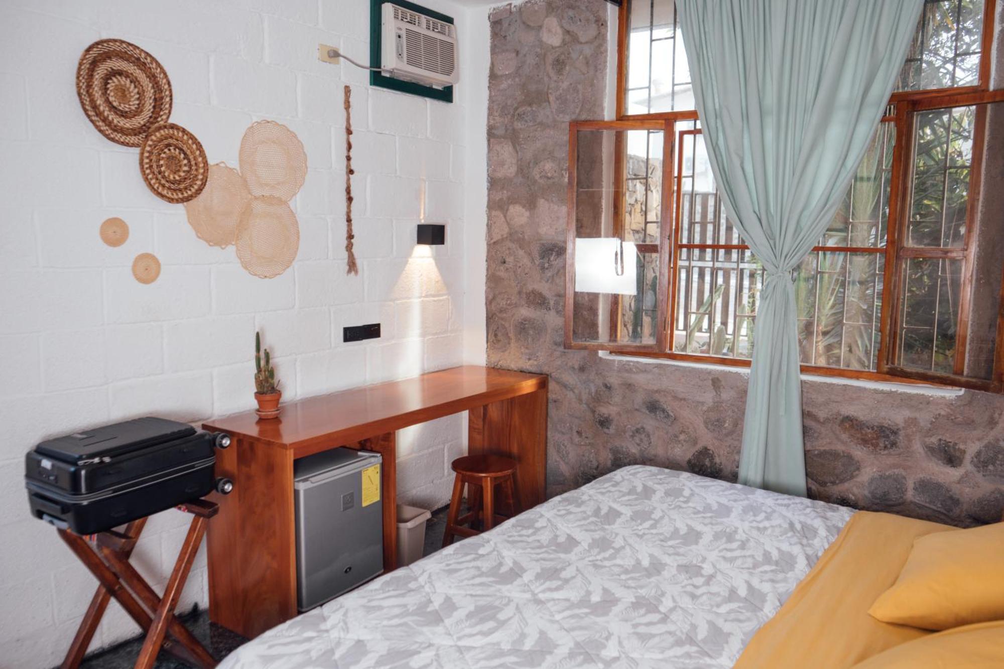 Hostal Pimampiro Puerto Baquerizo Moreno Bagian luar foto